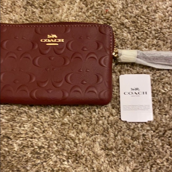 *NEW*Coach Wristlet - Picture 2 of 3